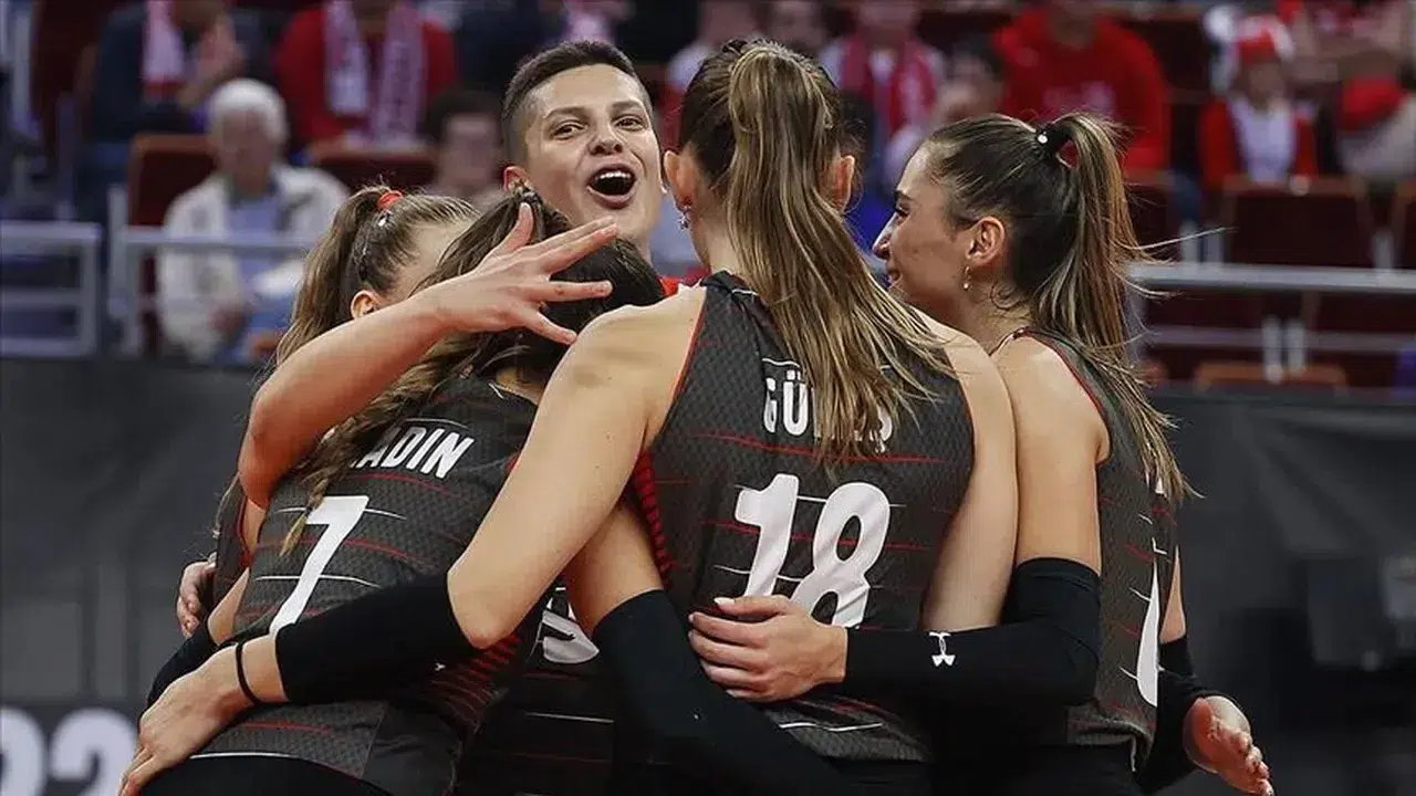 Ebrar Karakurt neden yok? Milli voleybolcu sakatlandı mı?
