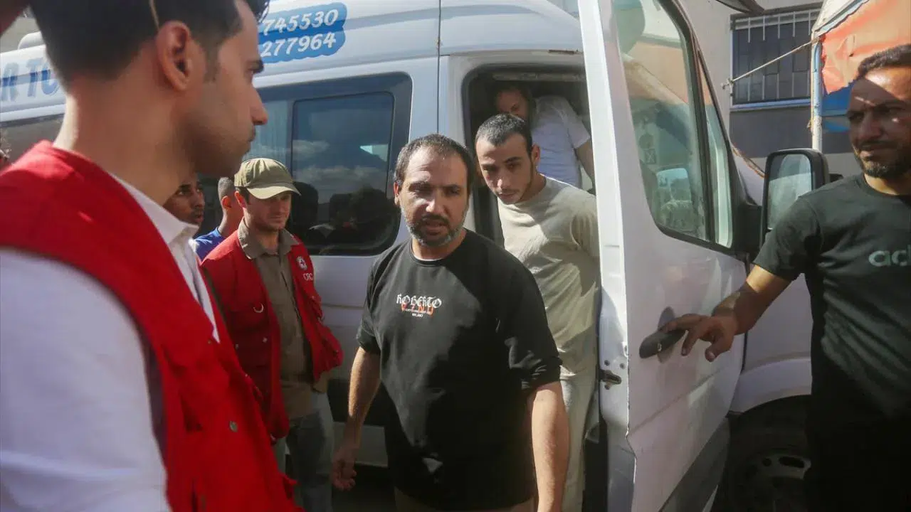 Gazze’den alıkonulan 13 Filistinli serbest bırakıldı