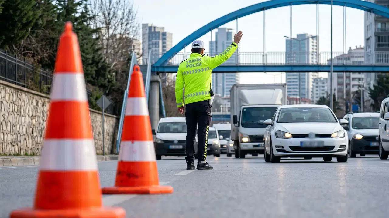 İstanbul Emniyeti’nden trafik düzenlemesi: Küçükçekmece’de yarın bazı yollar trafiğe kapatılacak