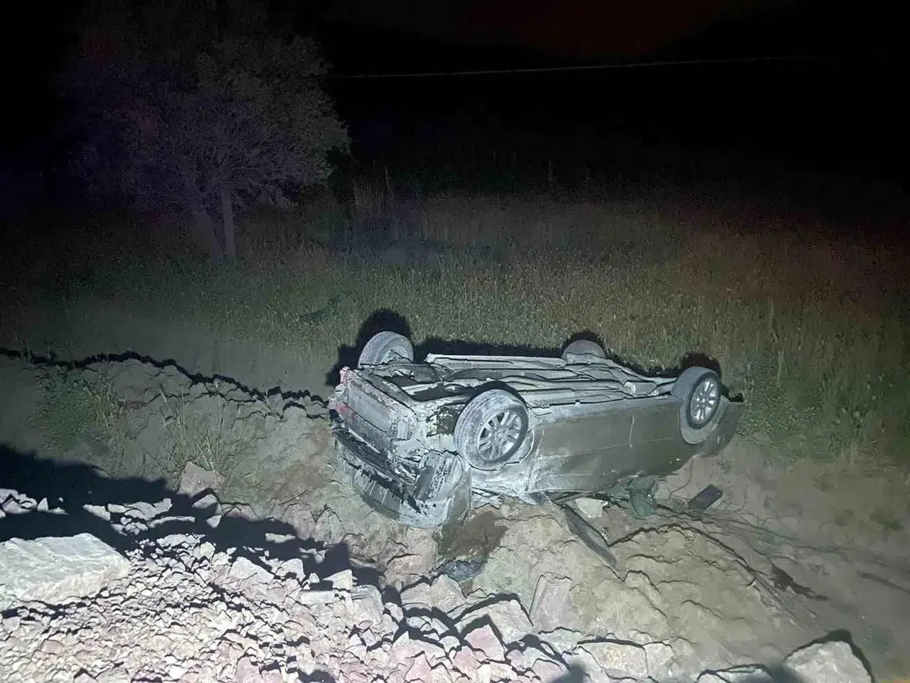 Manisa'da araç şarampole yuvarlandı: 2 kişi yaralı