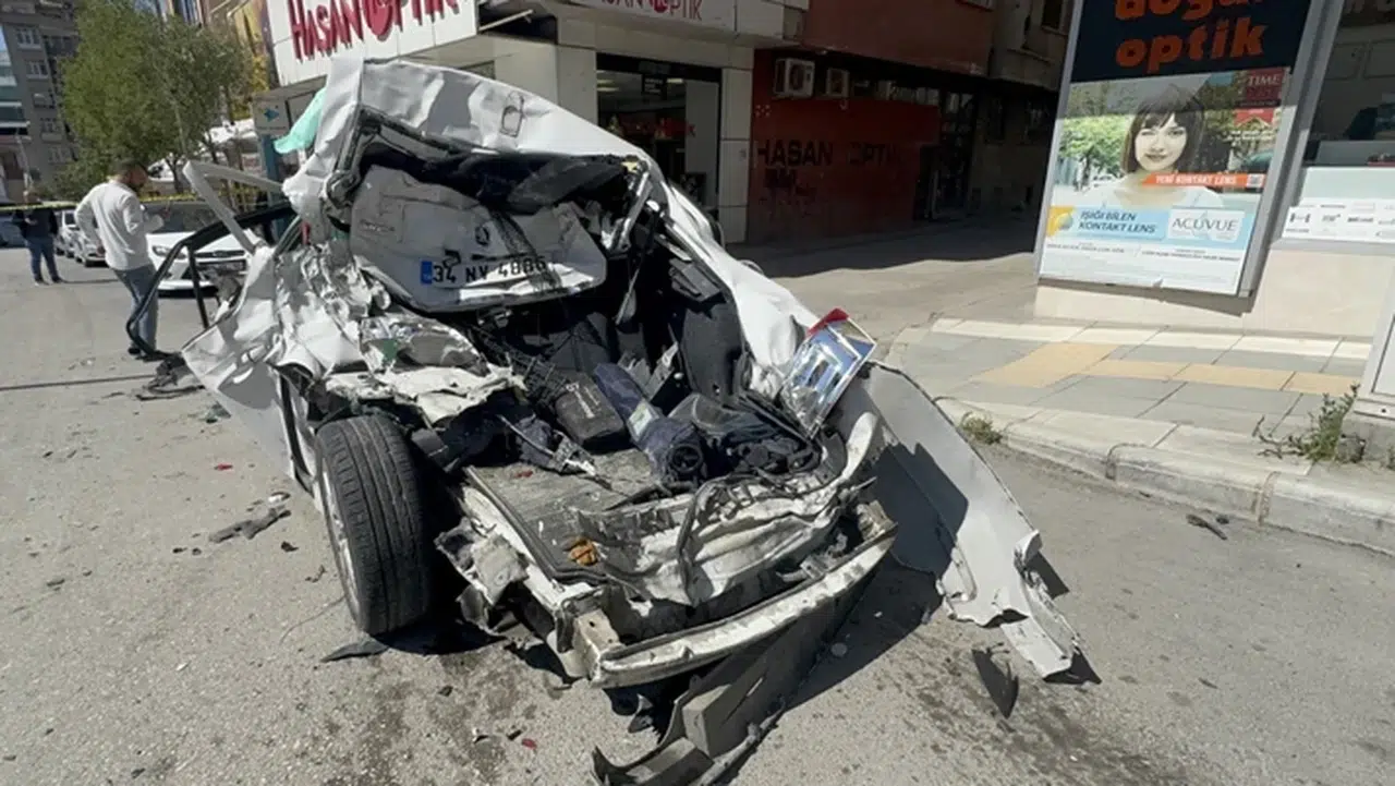 Elazığ'da freni patlayan kamyon dehşet saçtı: 10 araç hurdaya döndü