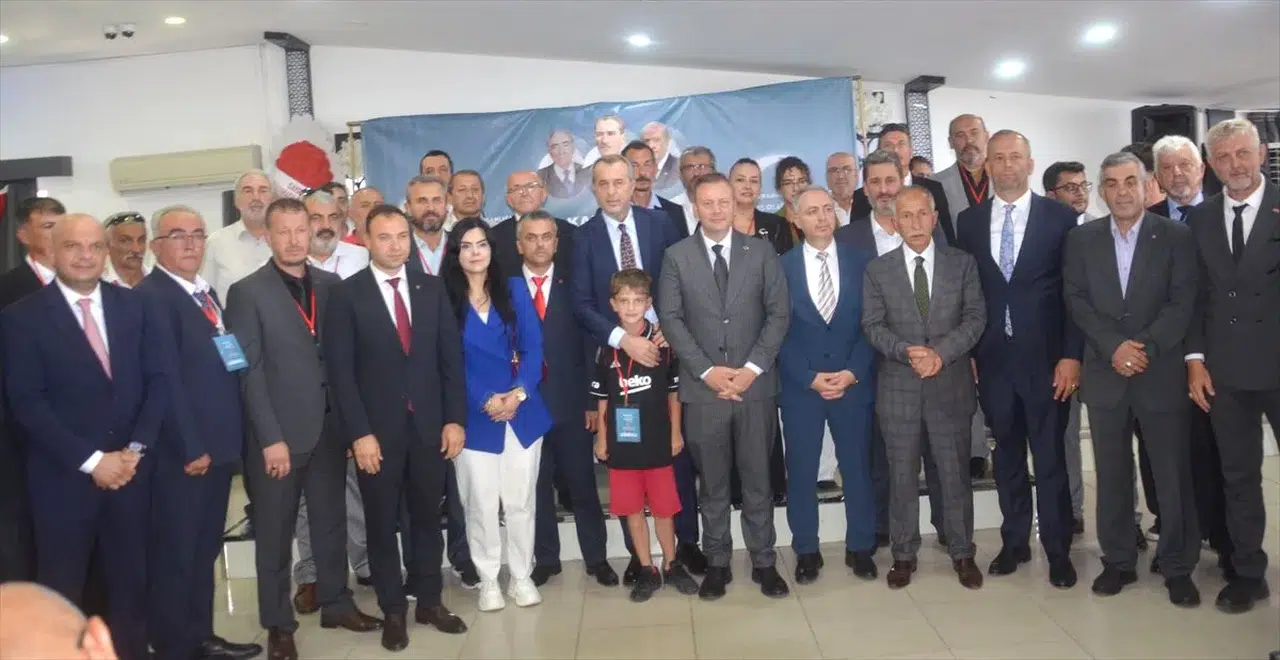 MHP Karamürsel İlçe Başkanlığı'na Hüseyin Parlak yeniden seçildi