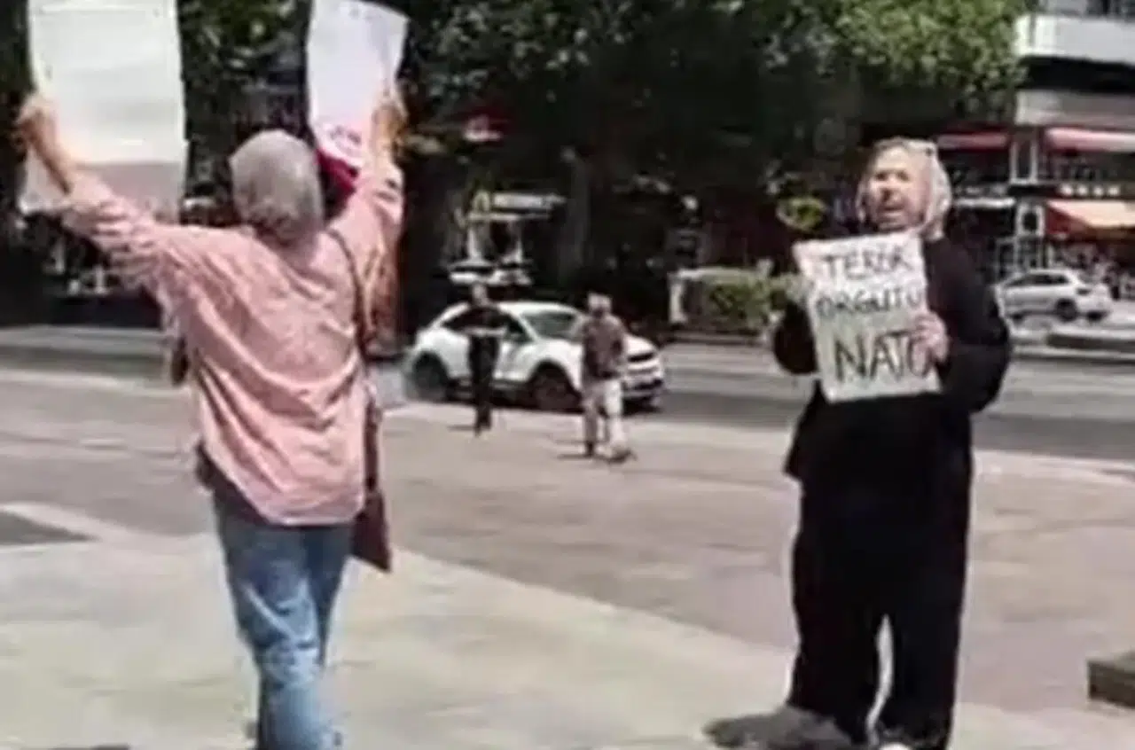 Kızılay Meydanı'nda slogan atan iki kadın gözaltına alındı