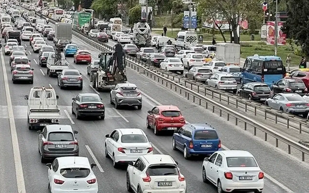 Trafik yönetmeliğinde yeni dönem: Araç içi aksesuar kuralları değişti