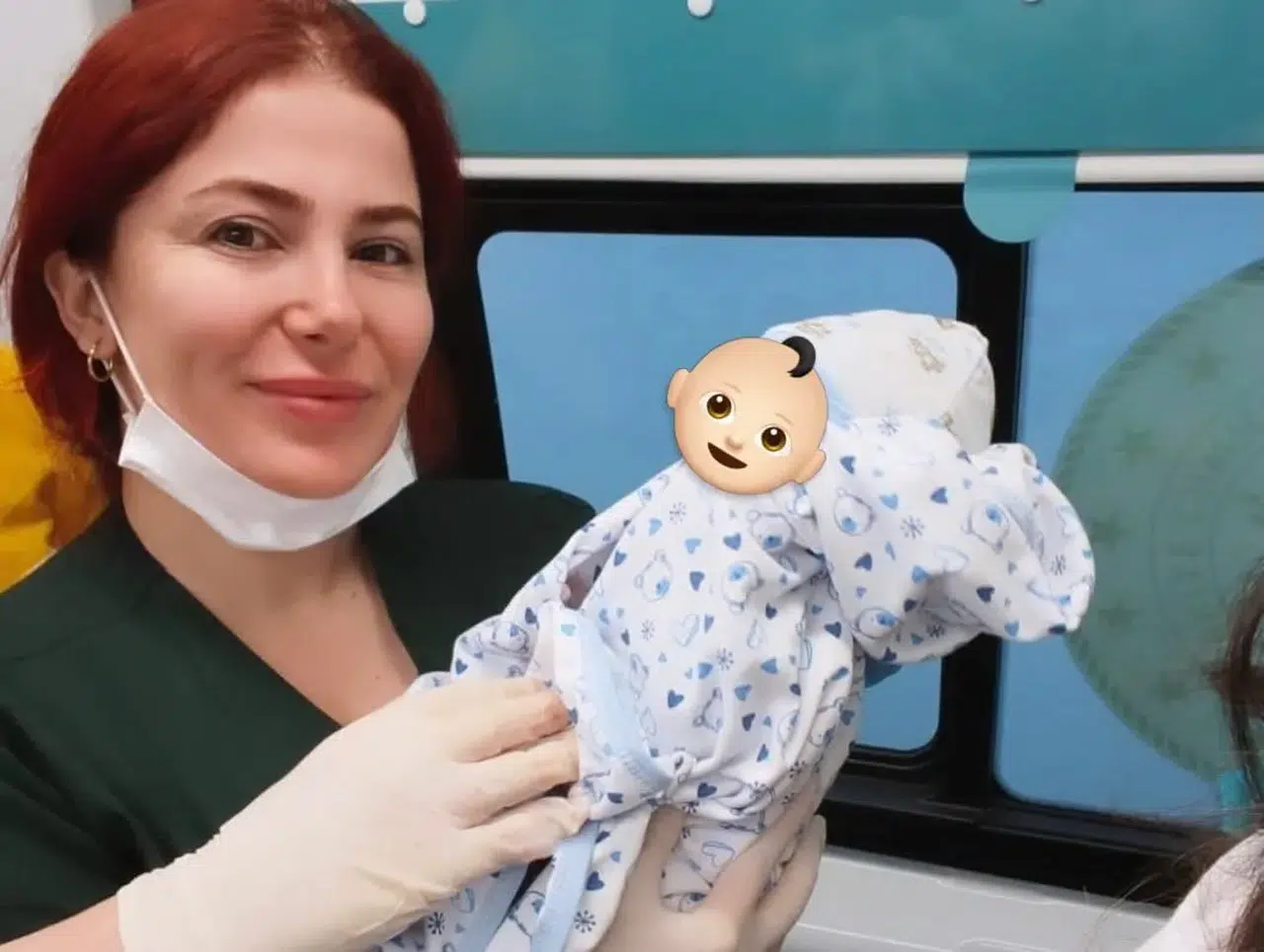 Hastaneye sevk edilmişti: Hamile kadın ambulansta doğum yaptı