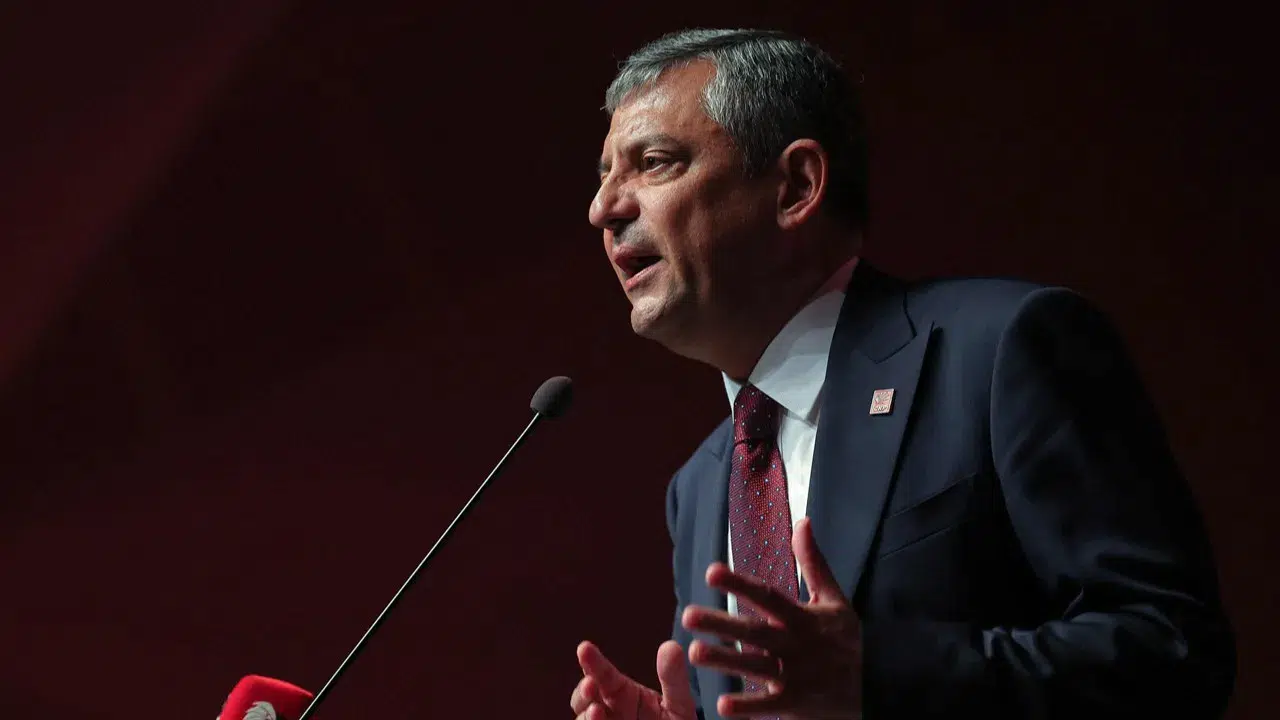 Özgür Özel'den yeni parti açıklaması: "Yeniyi arama sürecindeyiz"