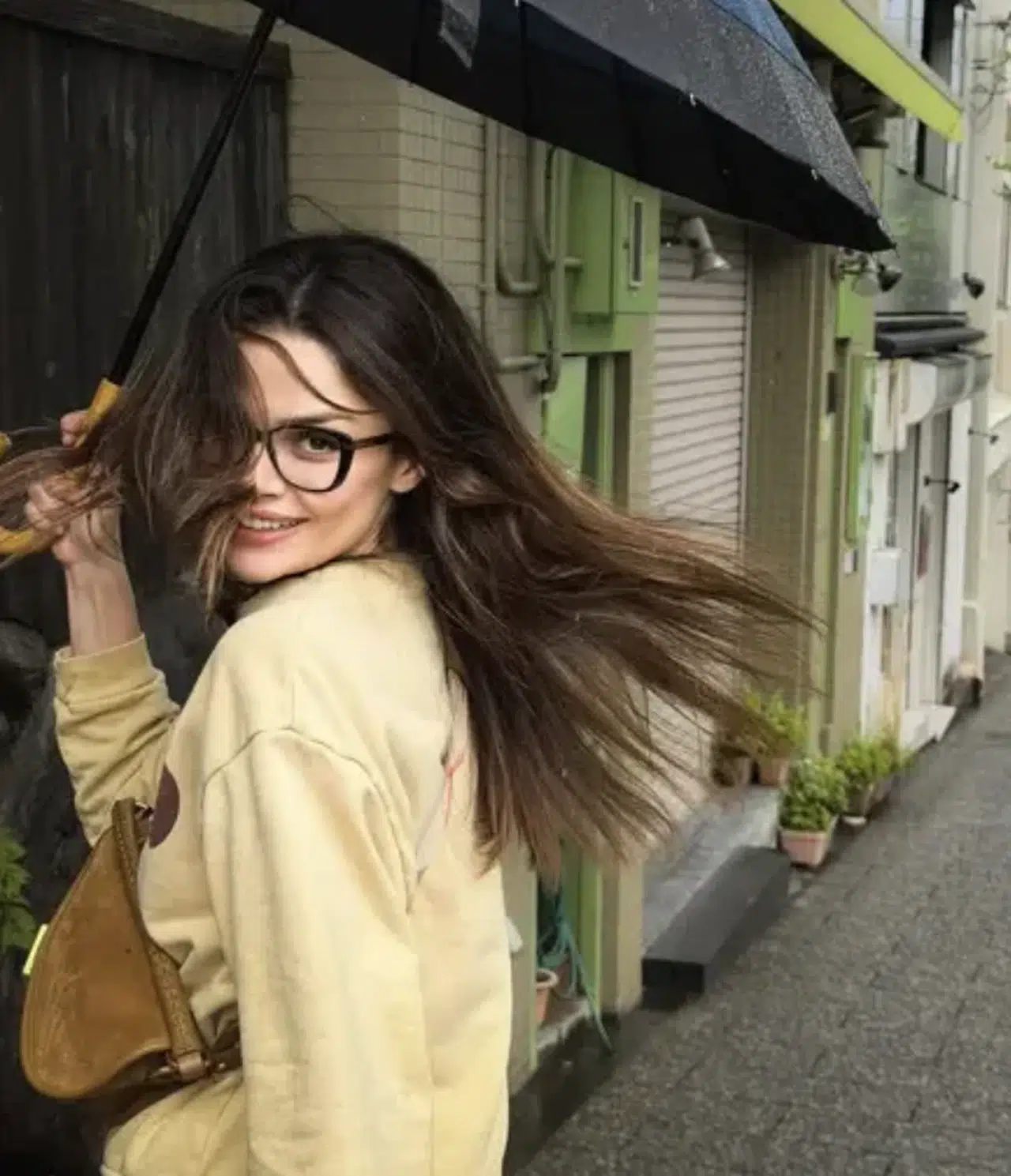 Uzak Şehir'in Alya'sından Japonya çıkarması! Aşka geldiler