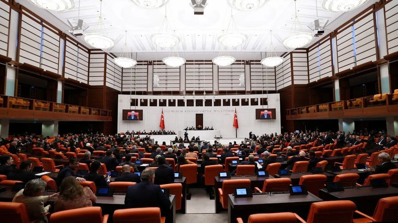 TBMM Genel Kurulu'nda AK Parti'nin grup önerisi kabul edildi