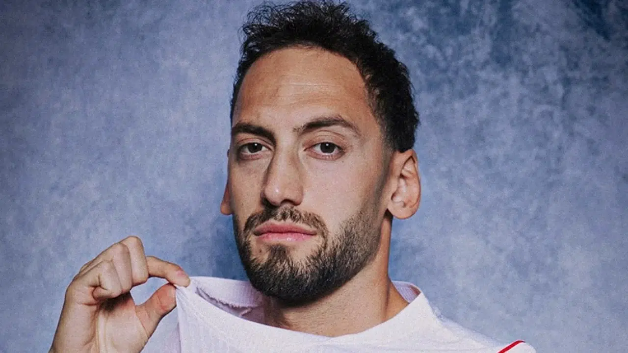 Görenler tanıyamadı! Hakan Çalhanoğlu tarzını değiştirdi