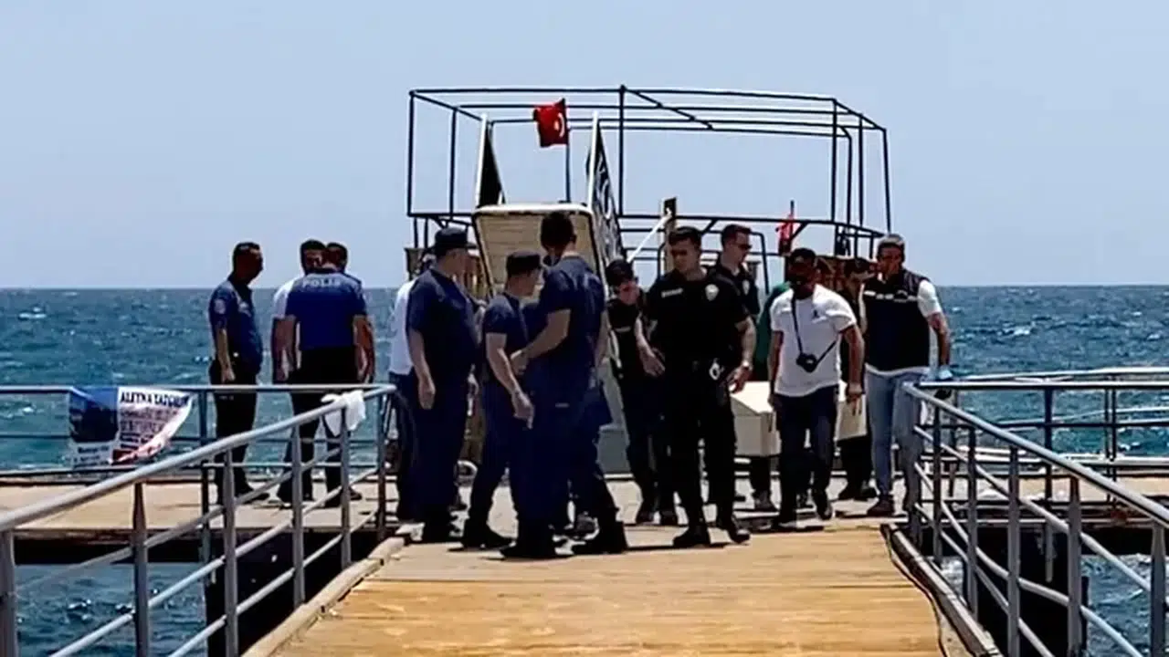 Mersin'de şüpheli ölüm: Denizde erkek cesedi bulundu