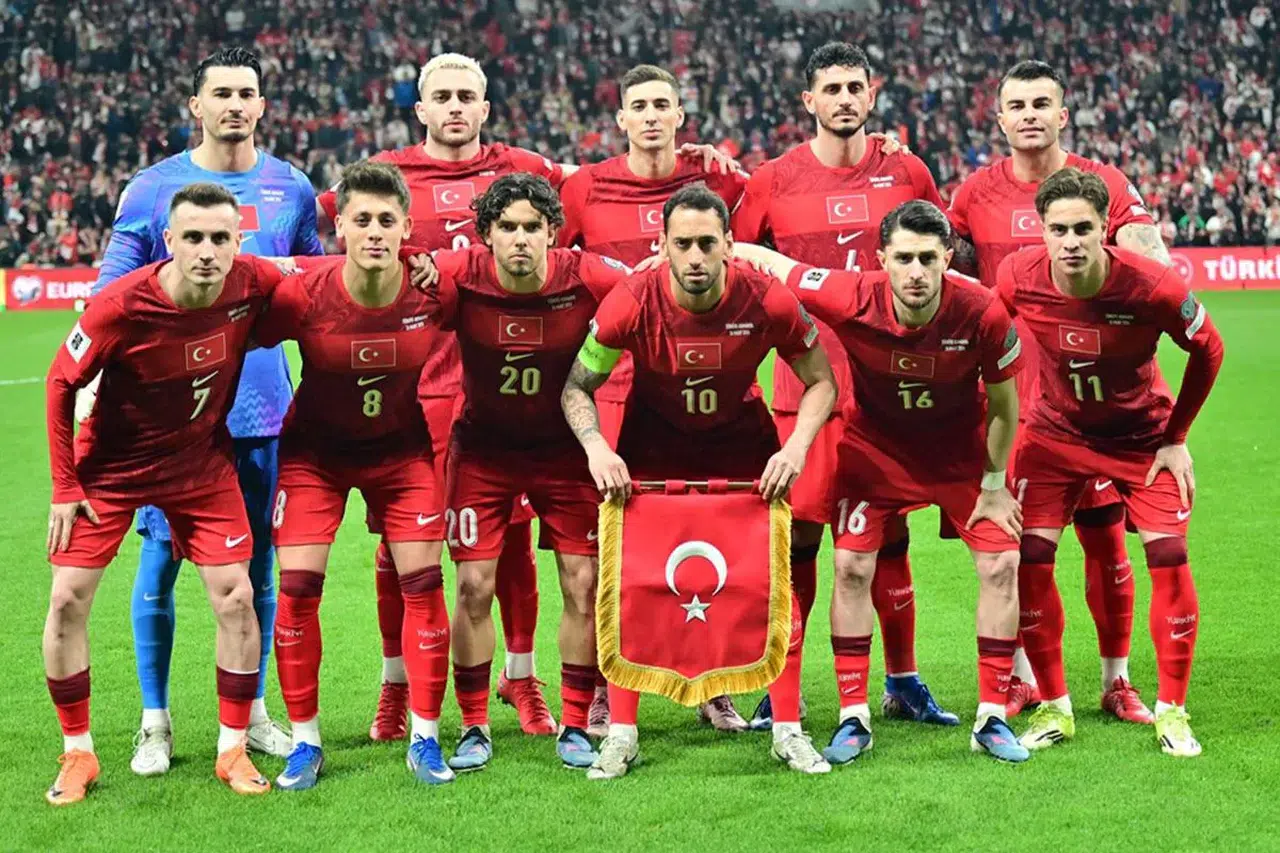 Filenin Sultanları'na destek paylaşımı tartışması! Milli futbolcuların sessizliği gündem oldu