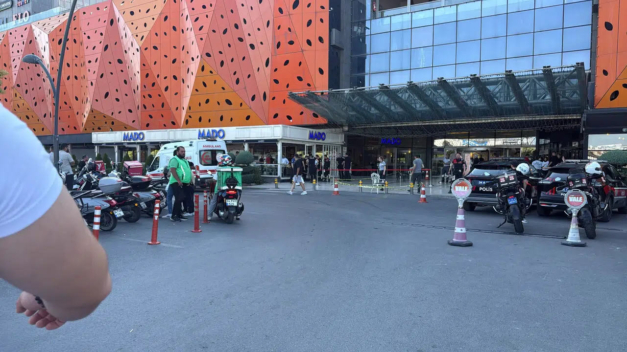 Son dakika: Çekmeköy Metrogarden AVM’de silahlı saldırı