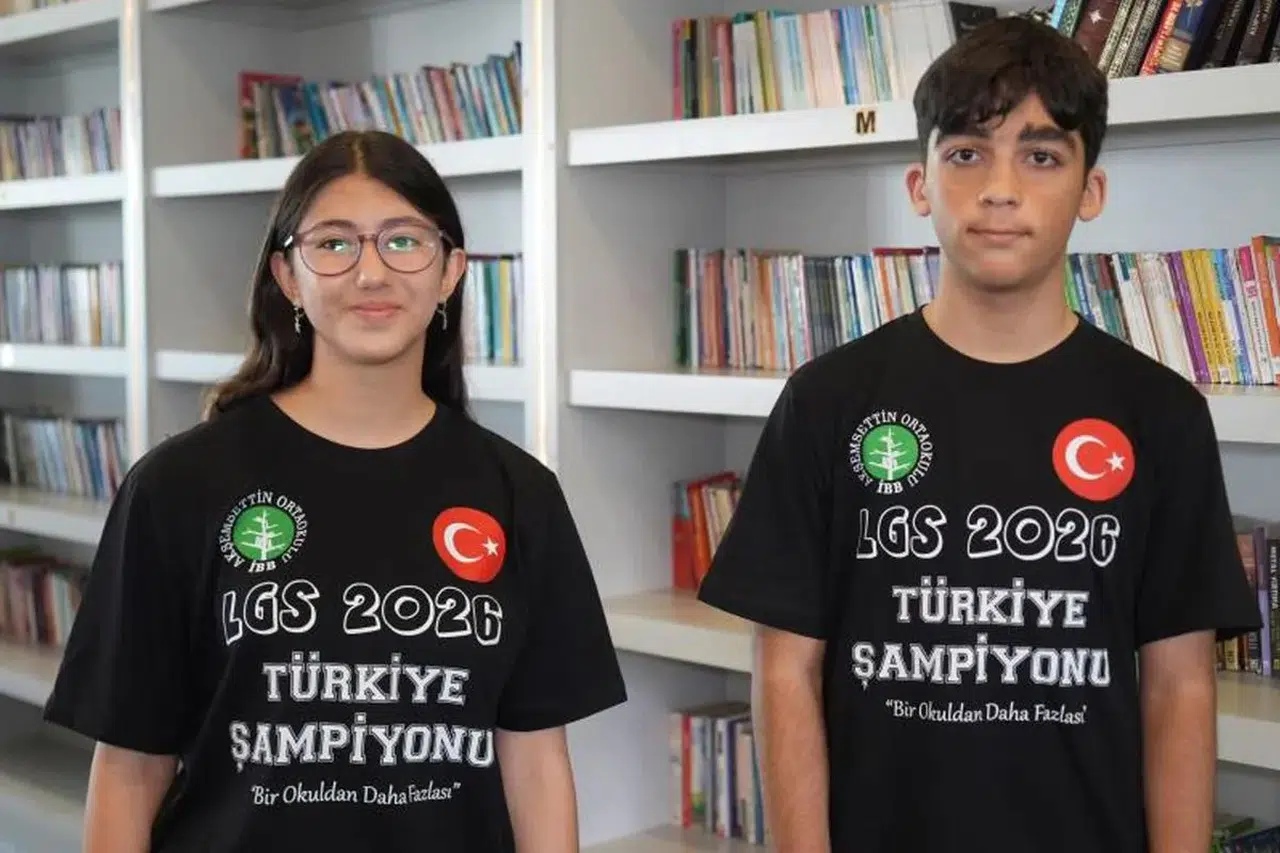 LGS'de örnek başarı: Aynı okuldan 3 öğrenci Türkiye birincisi oldu