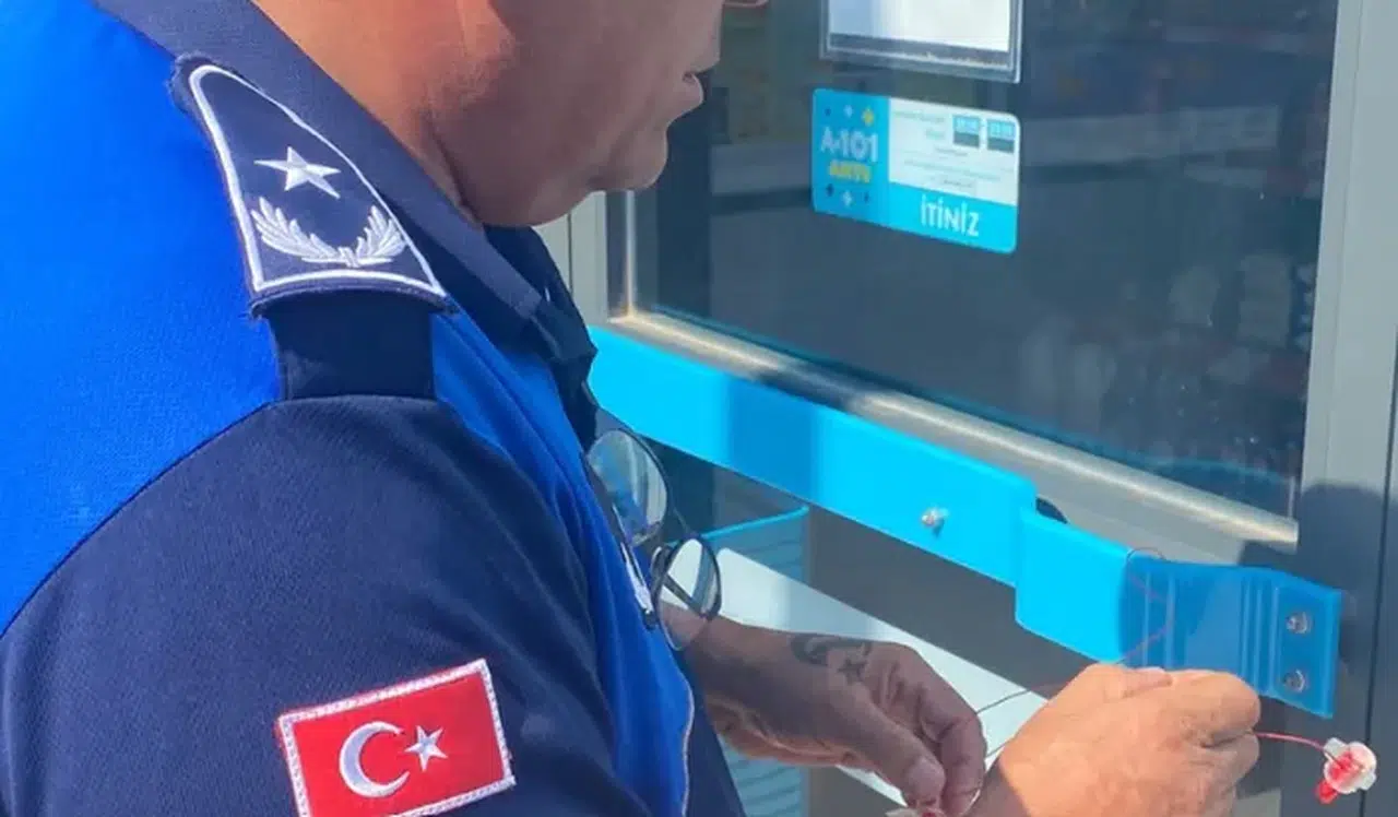 Antalya'da tarihi geçmiş gıda satan market mühürlendi