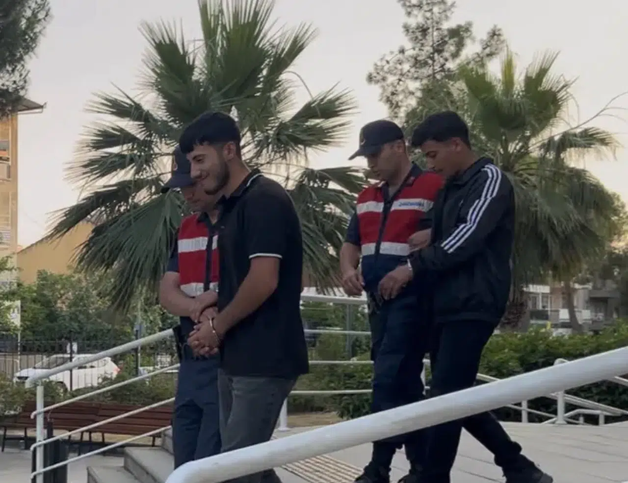 İzmir'de 500 milyon liralık dolandırıcılık: 2 şüpheli tutuklandı