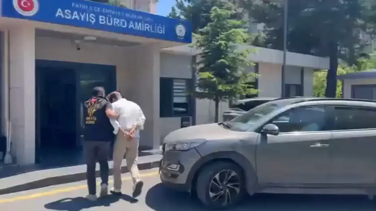 Fatih'te turiste sarkıntılık yapan şüpheli gözaltına alındı