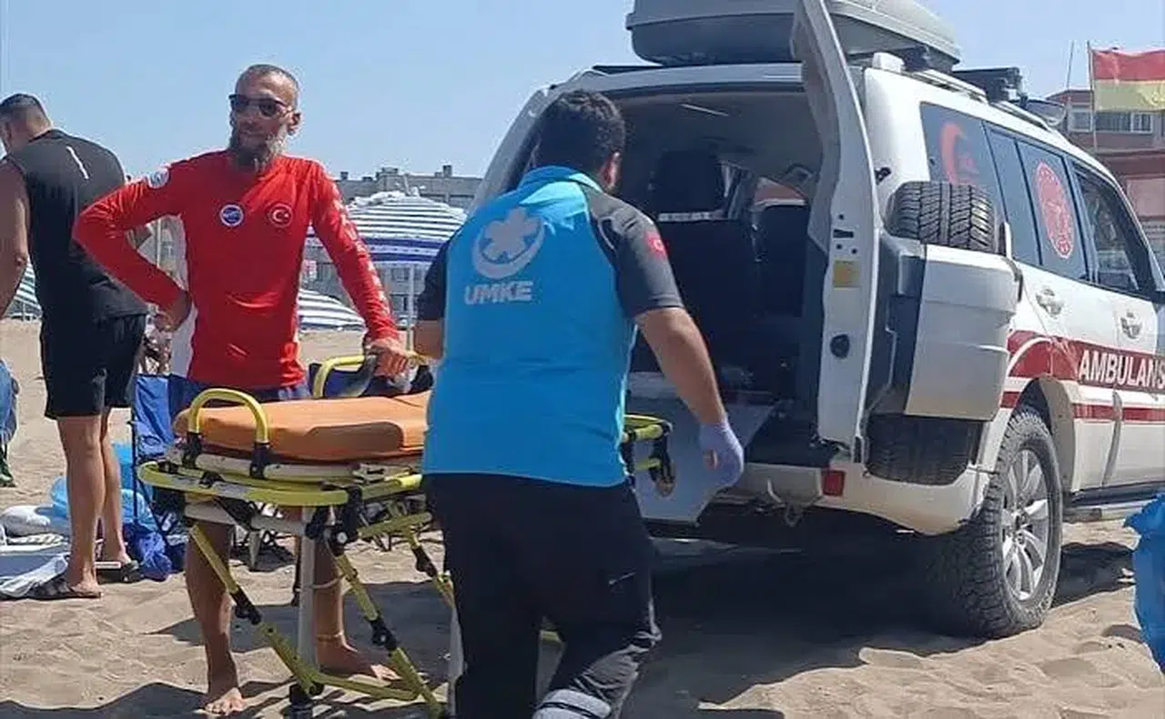 Sakarya'da denizde hareketsiz bulunan kişi tedavi altına alındı