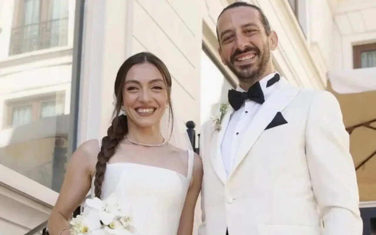 Merve Dizdar'dan bebek müjdesi: İlk kez anne olmaya hazırlanıyor