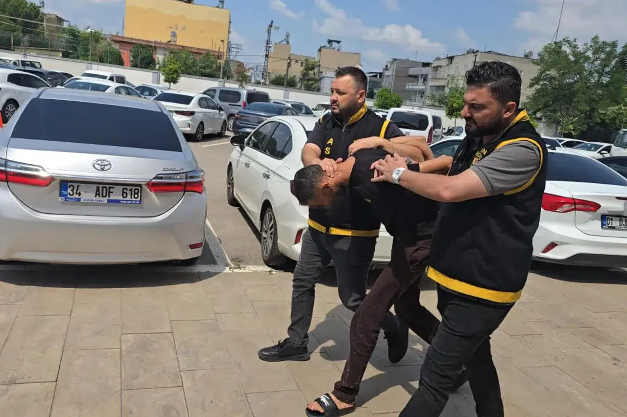 Çarşaf giyip 40 dakikada servet çaldılar