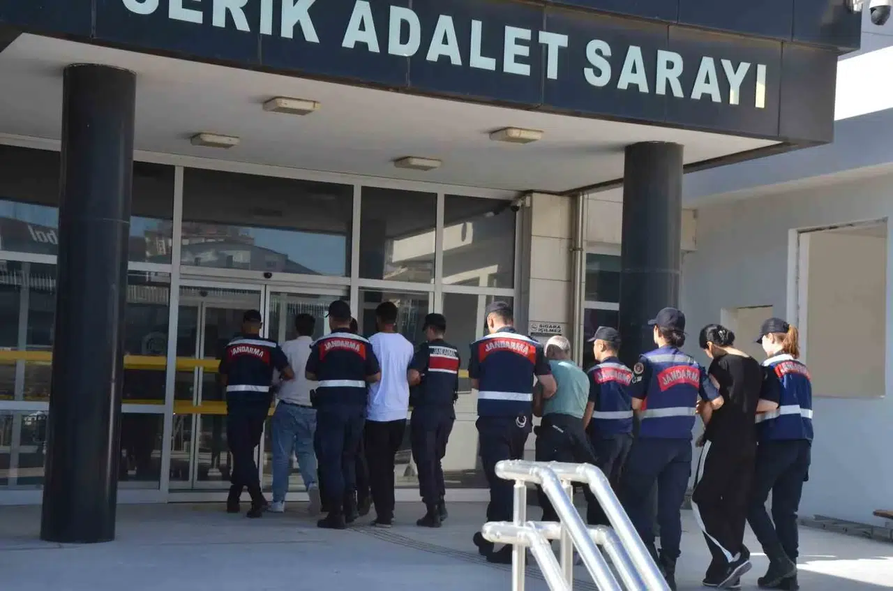 Antalya'da sosyal medya dolandırıcılığı operasyonu: 4 Şüpheli gözaltı