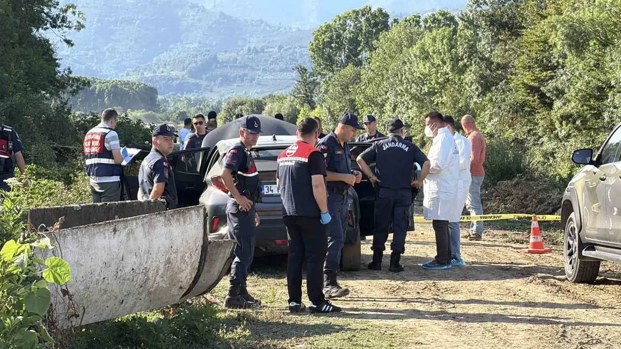 Düzce'de şüpheli ölüm: Park halindeki otomobilde ölü bulundu