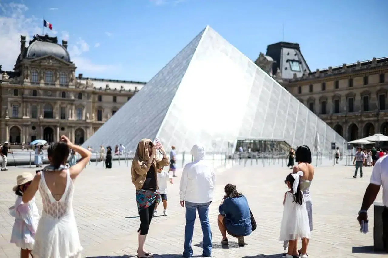 Louvre'daki Apollo Galerisi mücevhersiz yeniden açılıyor: Resim ve heykeller sergilenecek