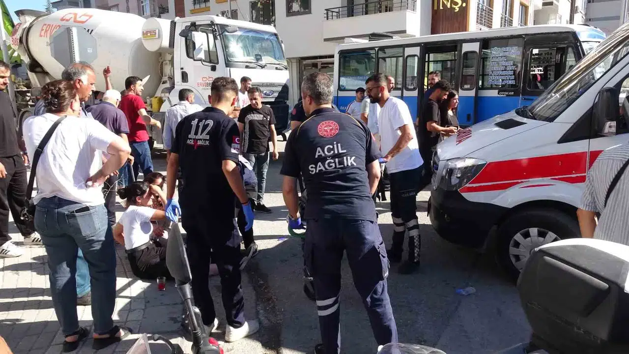 Malatya'da feci kaza: 2'si çocuk, 7 kişi yaralı