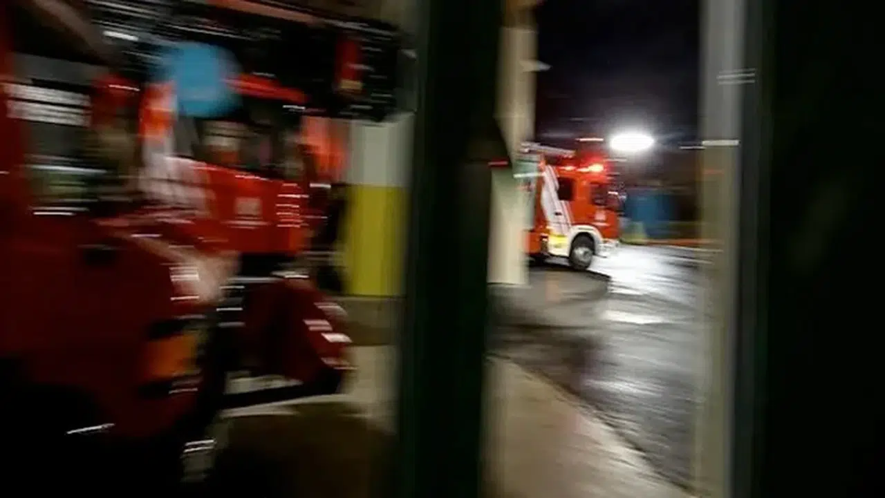 Dalaman'da park halindeki elektrikli otomobil alev aldı