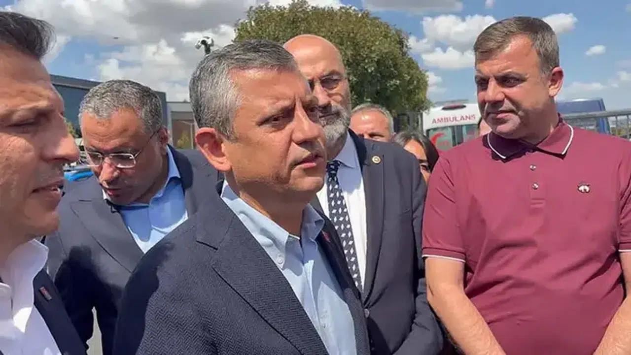 Özgür Özel, İmamoğlu'nun duruşmalarını takip etti: Duruşma takvimini eleştirdi