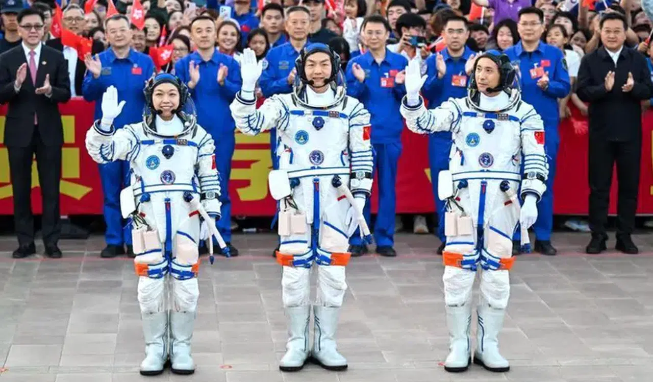 Çinli astronotlar uzayda acil durum ve duygu testilerini tamamladı