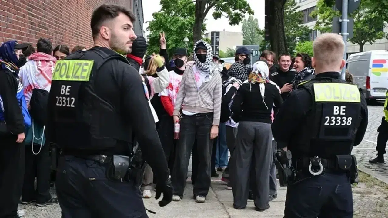 Berlin’de İsrail’e mühimmat üreten Rheinmetall’i protesto eyleminde çok sayıda gözaltı