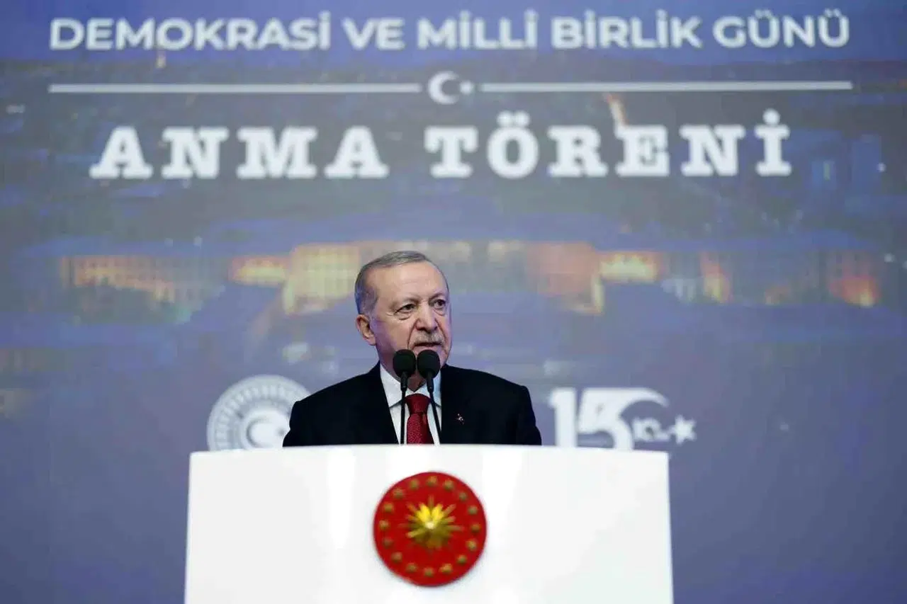 Cumhurbaşkanı Erdoğan: "FETÖ'cüler Türkiye düşmanlarına hizmetkâr"