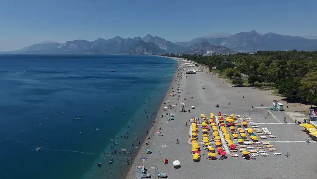 Antalya'da hissedilen sıcaklık 44 dereceye ulaştı: Uzmanlar uyardı