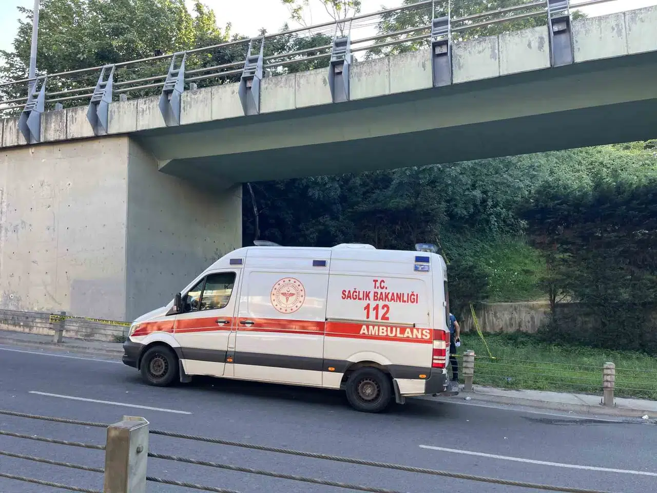 Şişli'de şüpheli ölüm: Yol kenarında erkek cesedi bulundu