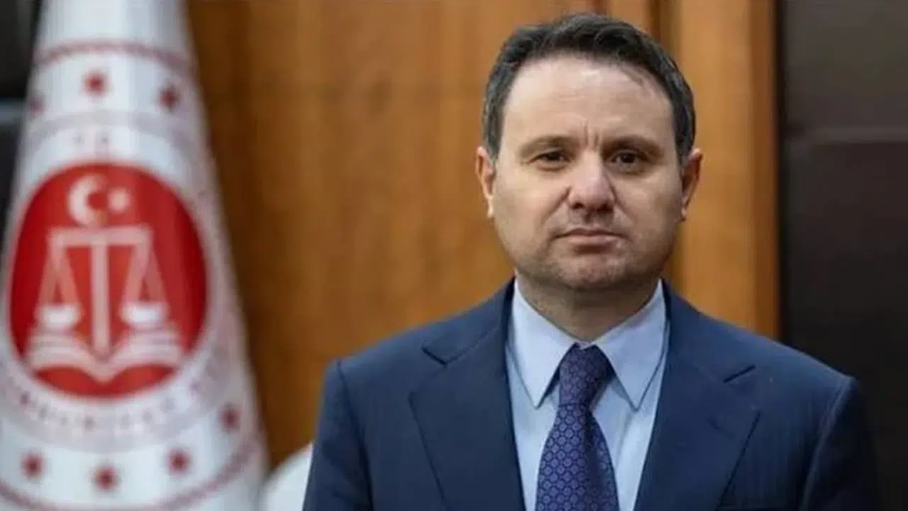 Akın Gürlek, kazandığı 150 bin liralık tazminatı Kızılay'a bağışladı