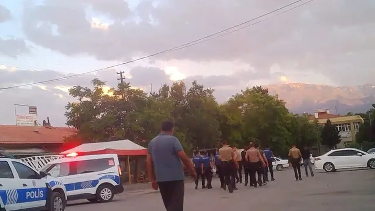 Erzincan'da kimlik kontrolü sırasında kaçan şüpheli aranıyor