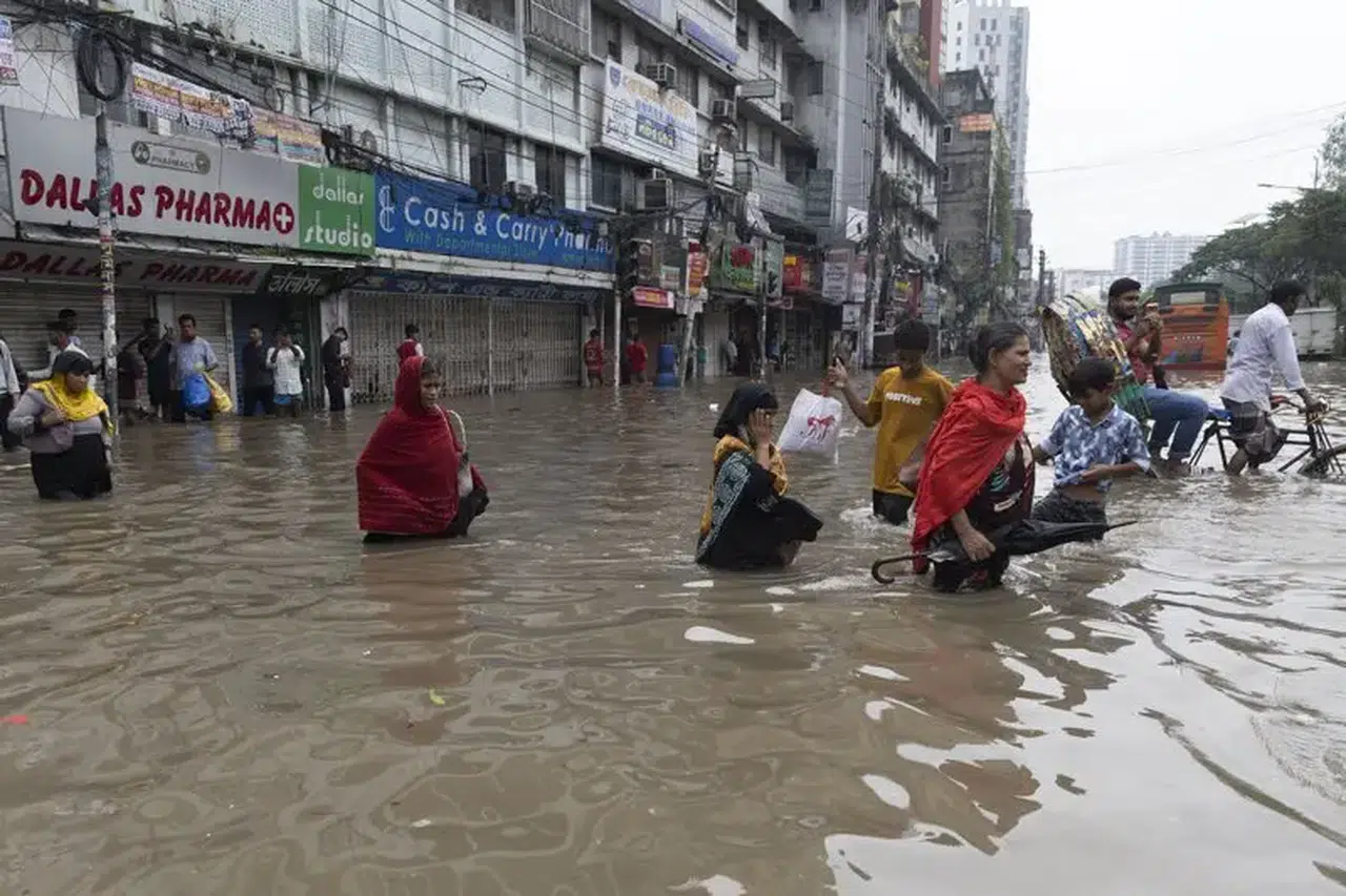 Bangladeş'te sel ve toprak kayması: 44 kişi yaşamını yitirdi