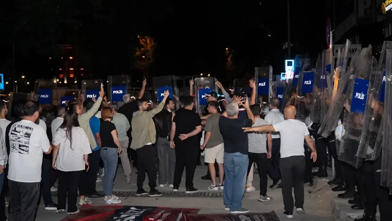 CHP Ankara İl Başkanlığında gece yarısı yaşanan kriz