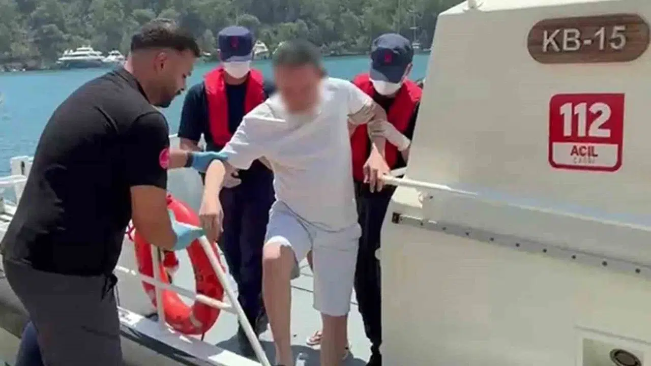 Muğla açıklarında teknelerde rahatsızlanan 2 kişi hastaneye kaldırıldı