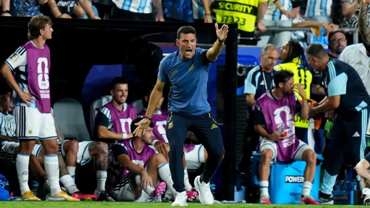 Scaloni'den Messi sözleri: "Tarihin en iyisi olduğunu daha nasıl kanıtlasın?"