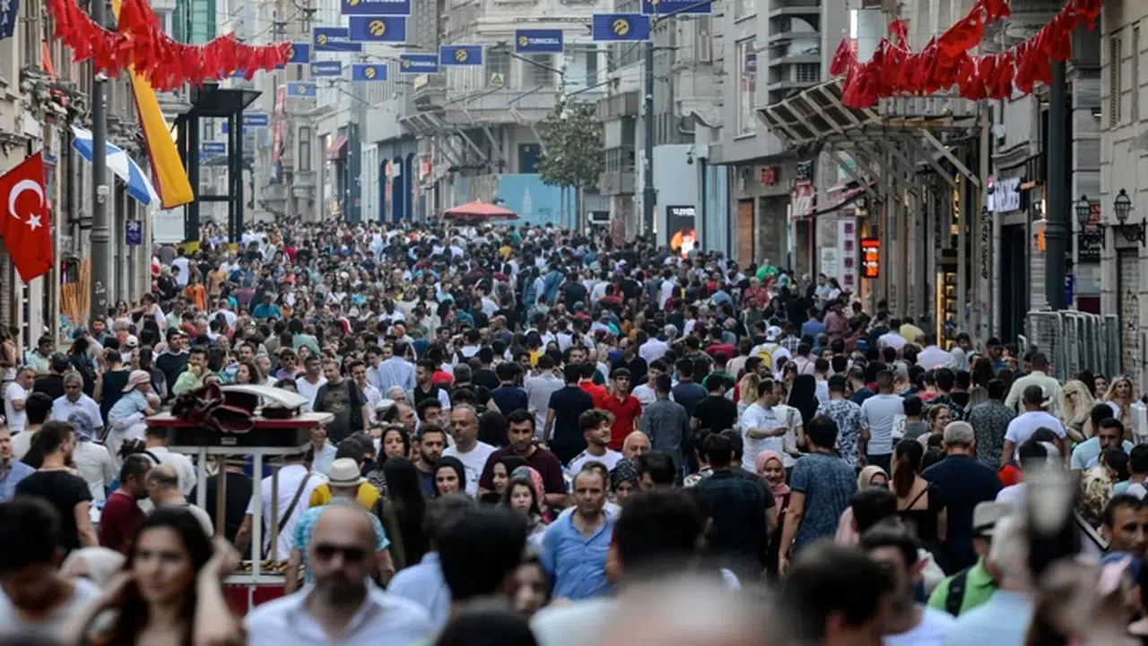 Türkiye’nin nüfus dengesi değişiyor: Yaşlı oranı dünya ortalamasını geçti