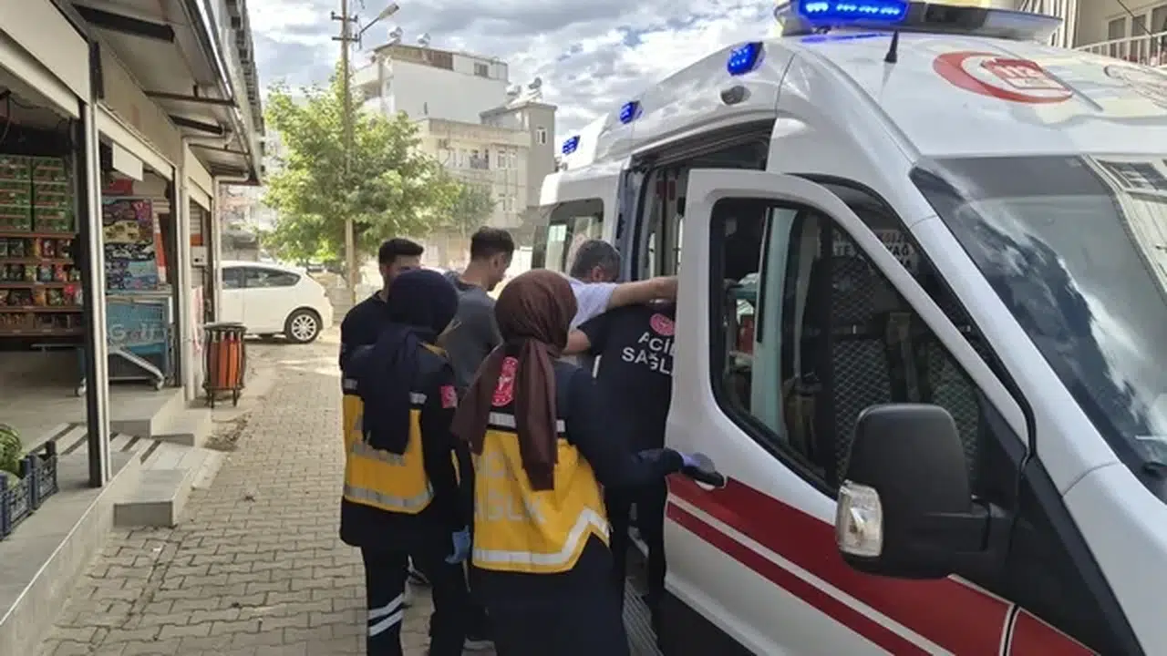 Adıyaman'da otomobil ile motosiklet çarpıştı: Sürücü olay yerinden kaçtı
