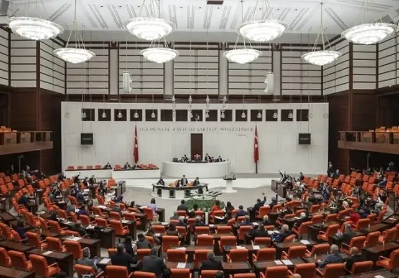 En düşük emekli aylığı 23 bin 552 liraya yükseltildi: TBMM Genel Kurulu'nda kabul edildi