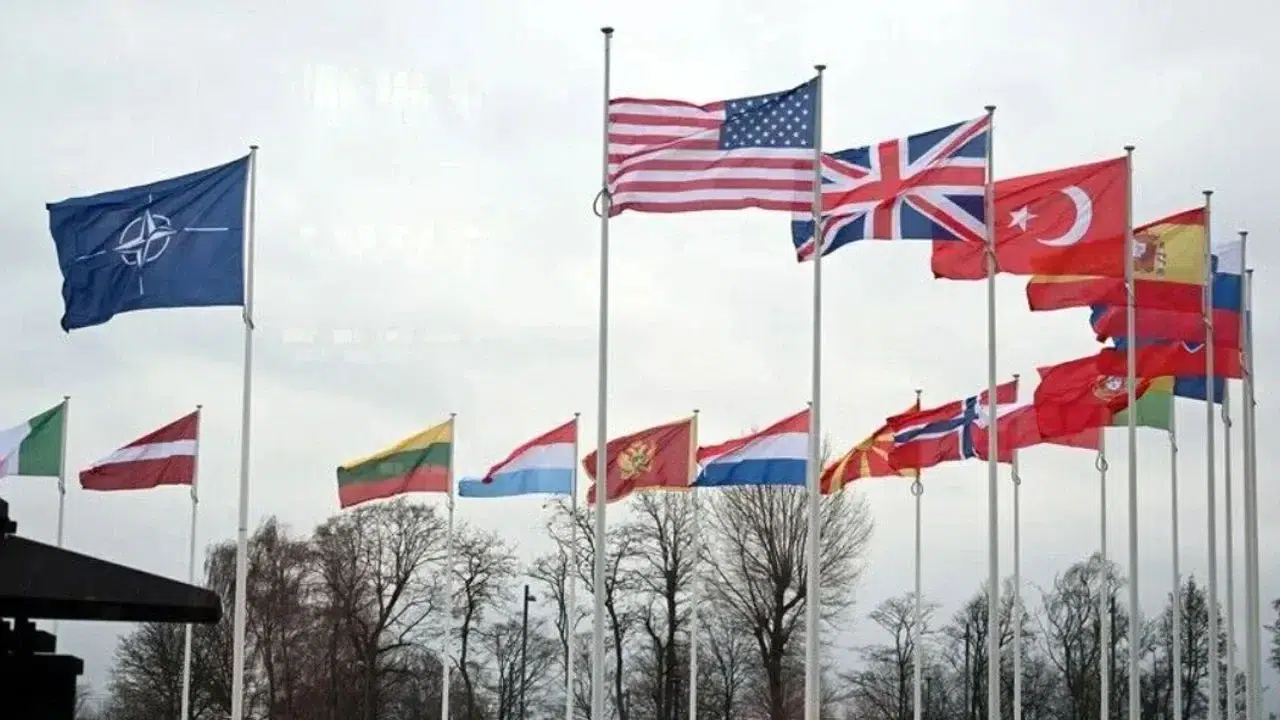 İngiltere ve İspanya ne zaman NATO üyesi oldu?