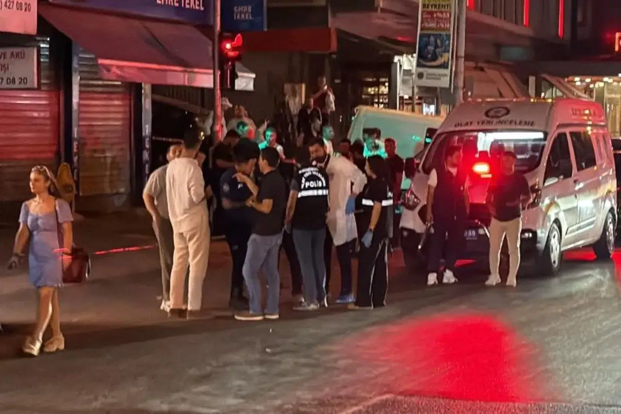 Eyüpsultan'da oto galeriye silahlı saldırı: 4 kişi yaralandı