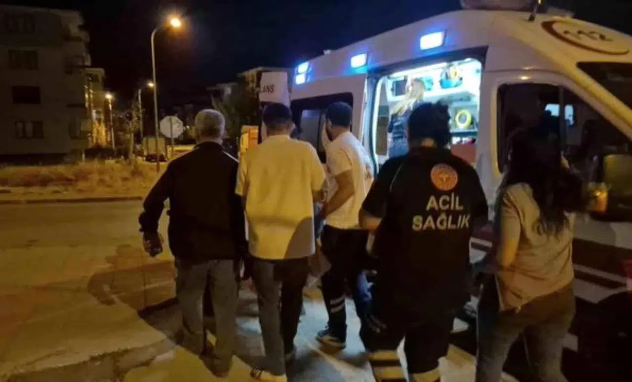 Eskişehir'de kendini bıçaklayan kişi hastaneye kaldırıldı