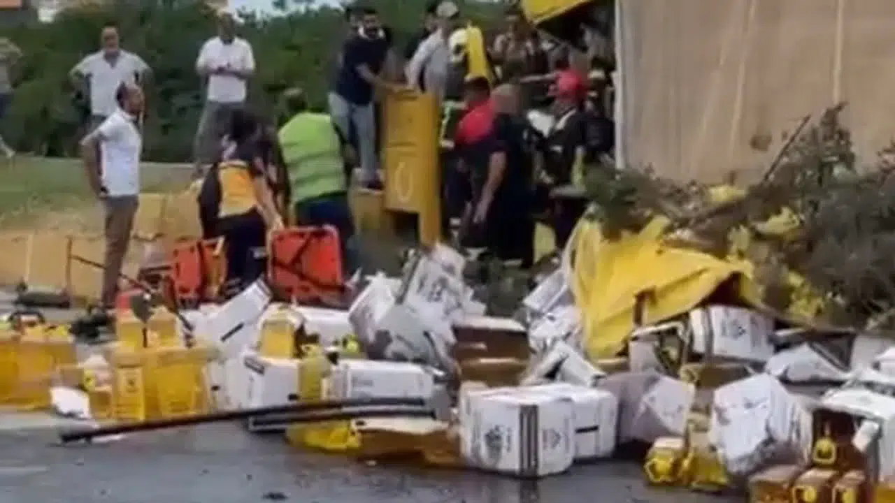 Mersin'de iki TIR çarpıştı: 1 kişi yaşamını yitirdi, 2 kişi yaralı