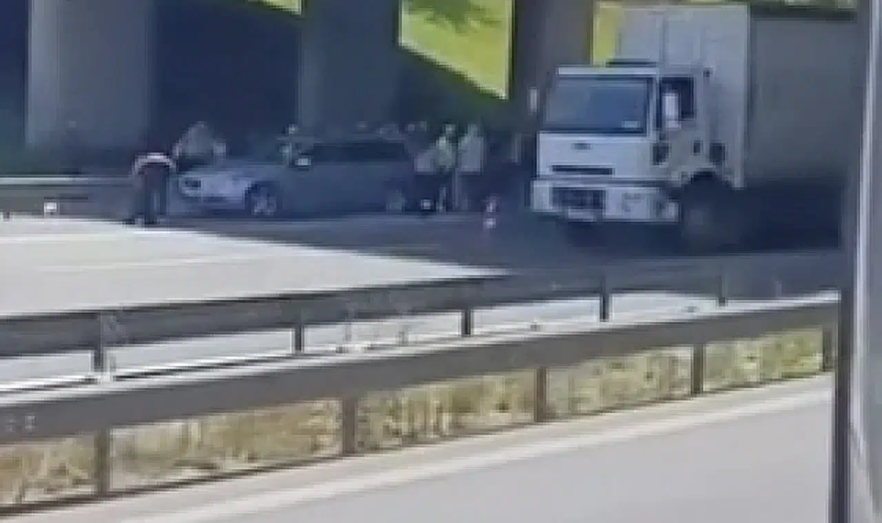 Küçükçekmece'de feci kaza: Otomobile çarpan motosiklet sürücüsü yaşamını yitirdi