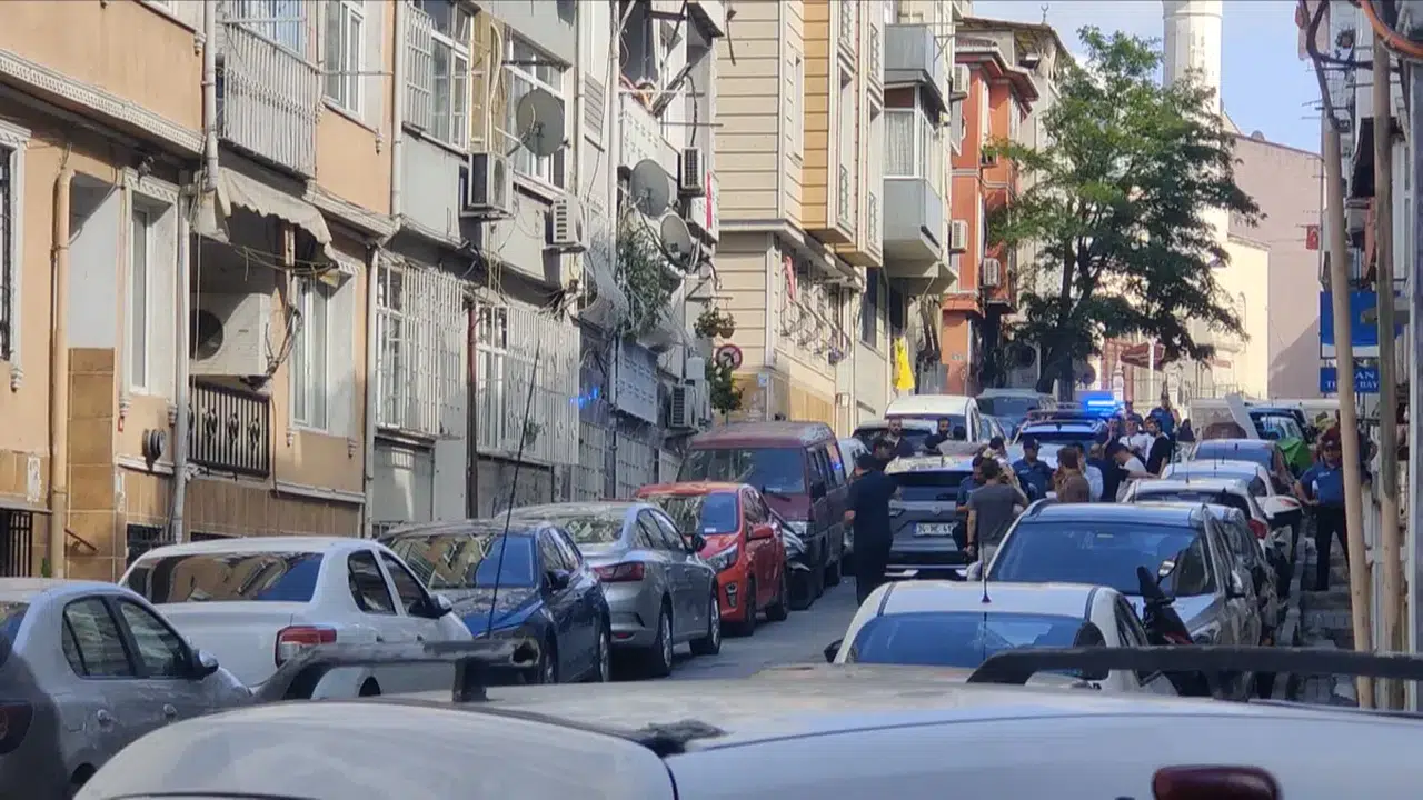 Fatih'te aile faciası: Eşini ve kızını öldürdü aynı silahla kendisini vurdu
