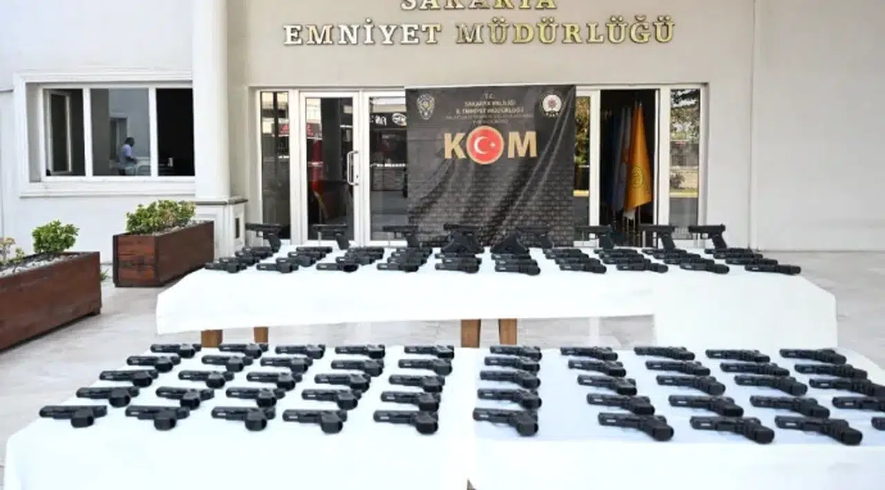 Sakarya’da silah kaçakçılığı operasyonu: 100 tabanca ele geçirildi